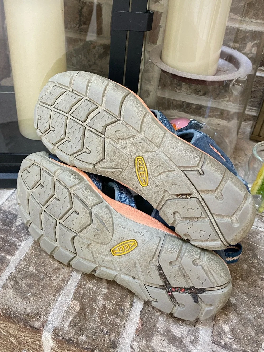 KEENS Sandals Kids Waterproof Shoes Closed-Toe Sandals Sz 4